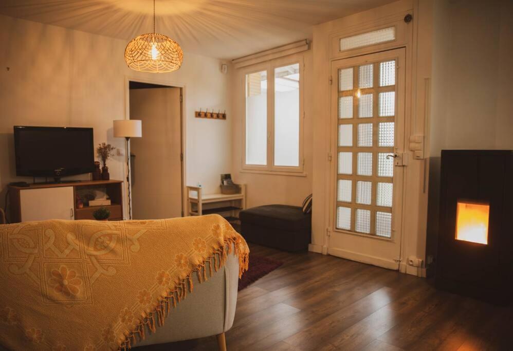 Rez-de-chaussee Et Terrasse Privative *