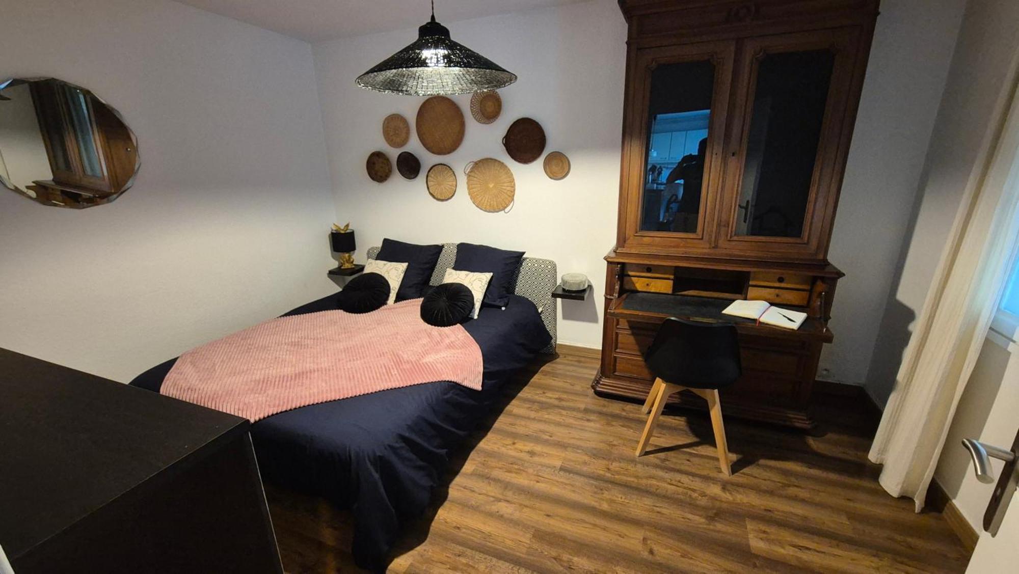 Rez-de-chaussee Et Terrasse Privative *